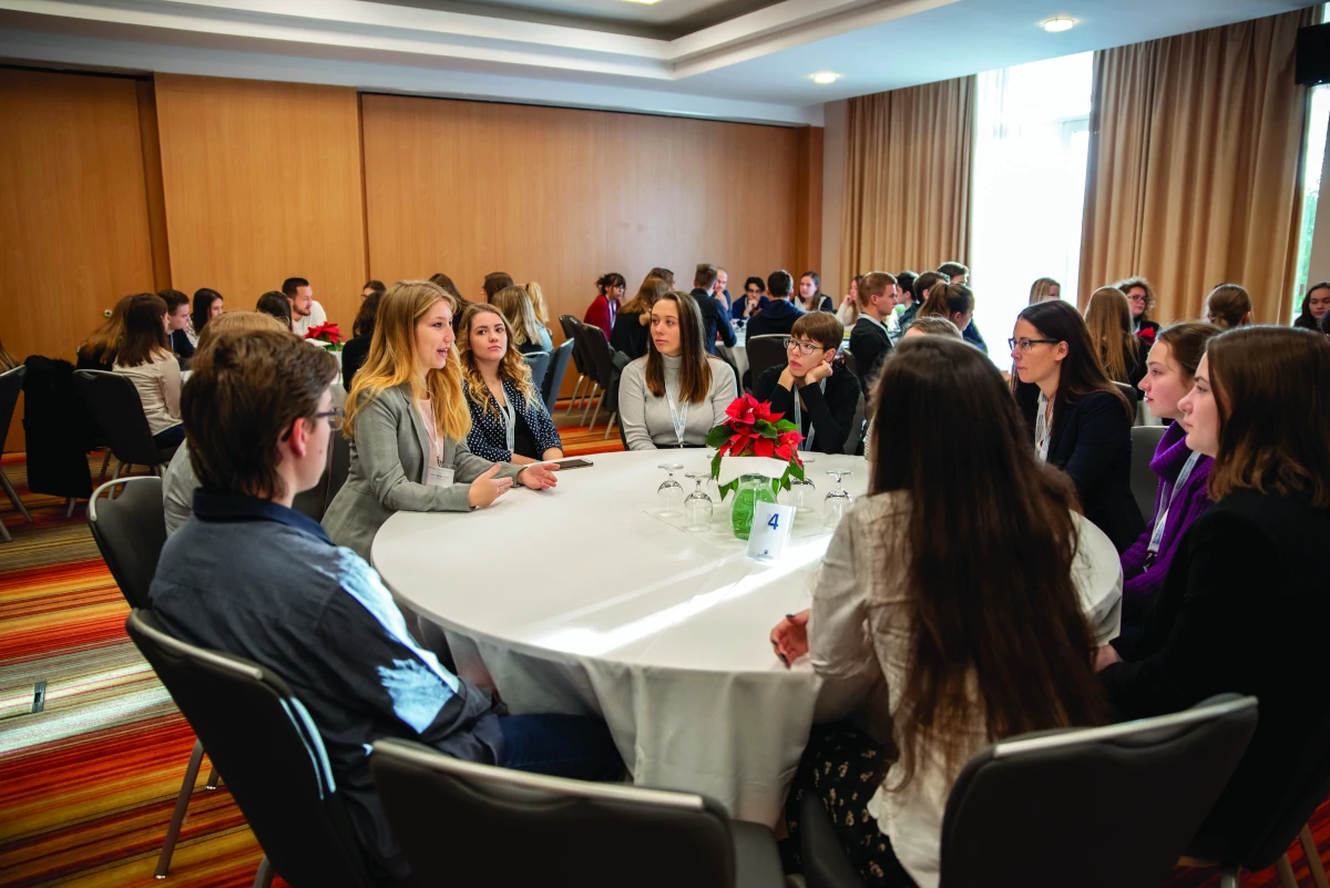 Kerekasztal beszélgetés a Szent-Györgyi Hallgatók és Diákok részvételével a Nobel-díjasok és tehetséges diákok találkozóján